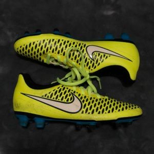 NIKE soccer cleats unisex